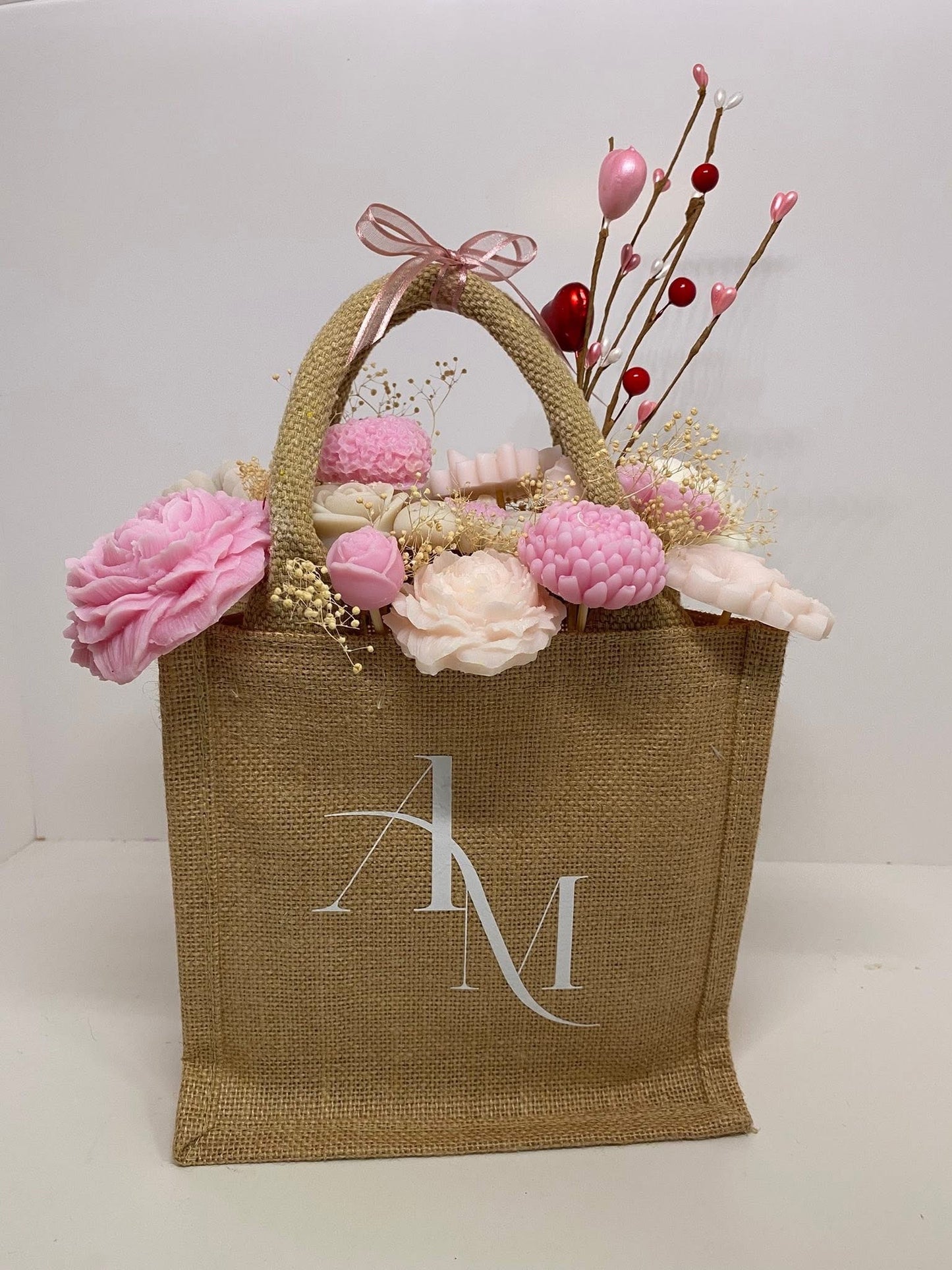 Le sac en jute et son bouquet éternel